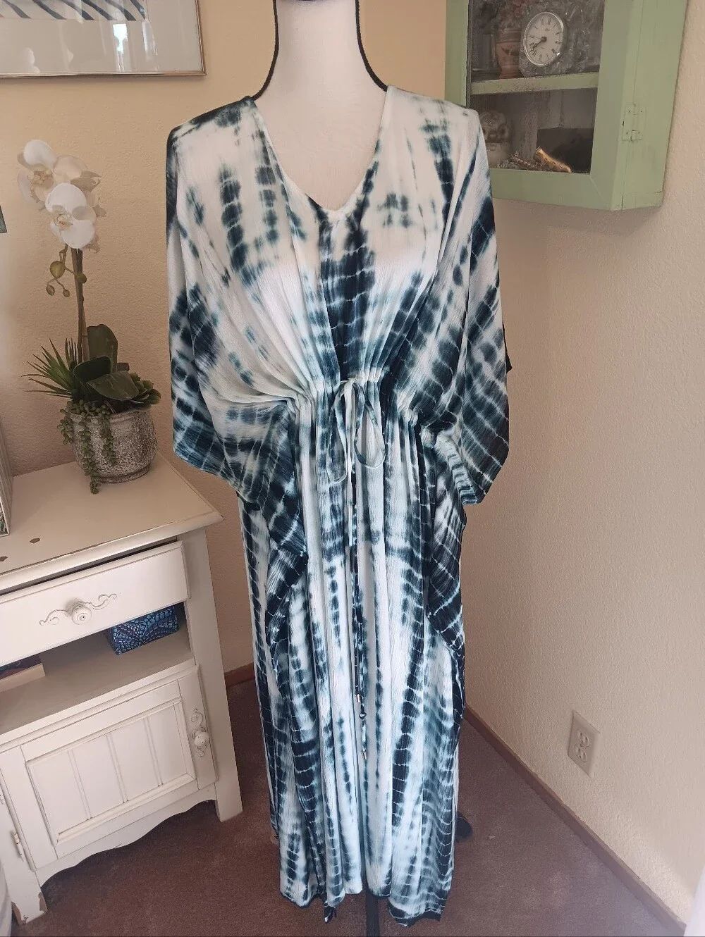 La Leela Tie-Dye Maxi Caftan Dress in Navy & White. Boho.